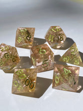 Load image into Gallery viewer, Wishing Well 7-Piece Dice Set